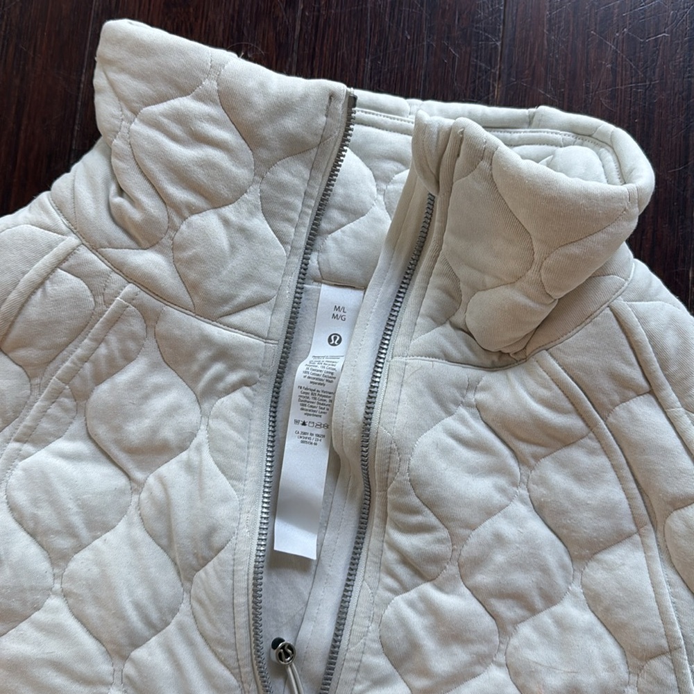 lululemon athletica White Quilted Sweatshirt - Picture 2 of 9